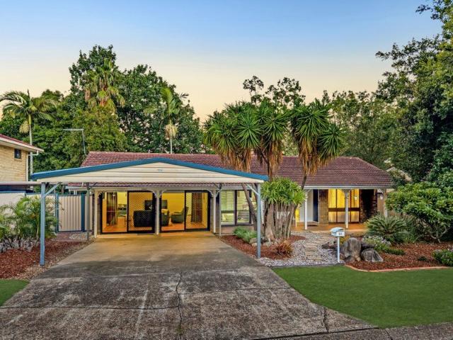 Immaculately Maintained Family Home on 689sqm Spacious, Convenient & Move In Ready