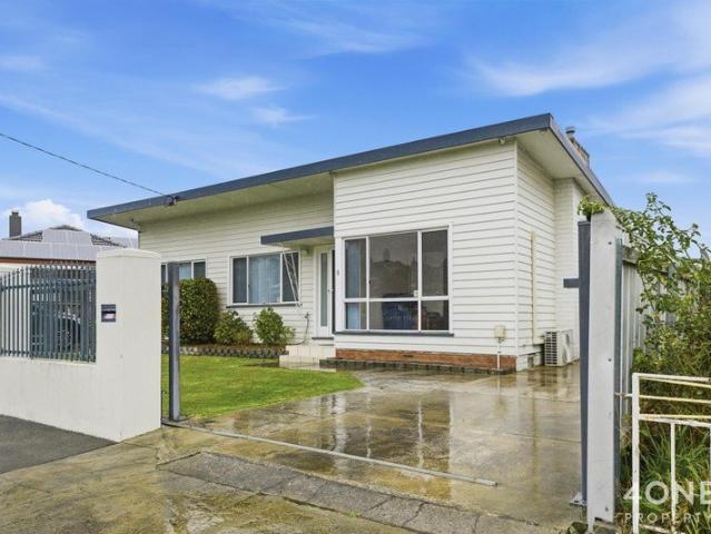 Immaculately Maintained Home with Versatile Workshop & Self Contained Space