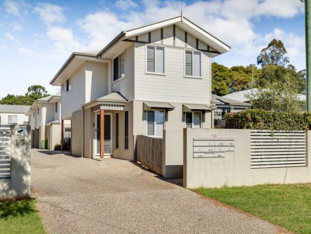 Immaculately Maintained, Modern and Light filled, Freestanding Townhouse with Generous Outdoor Areas