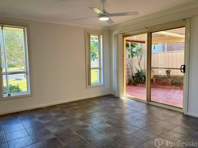 Immaculately Maintained & Spacious Villa in a Convenient Forster Location