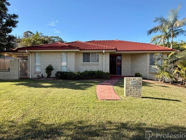 Immaculately Maintained & Spacious Villa in a Convenient Forster Location