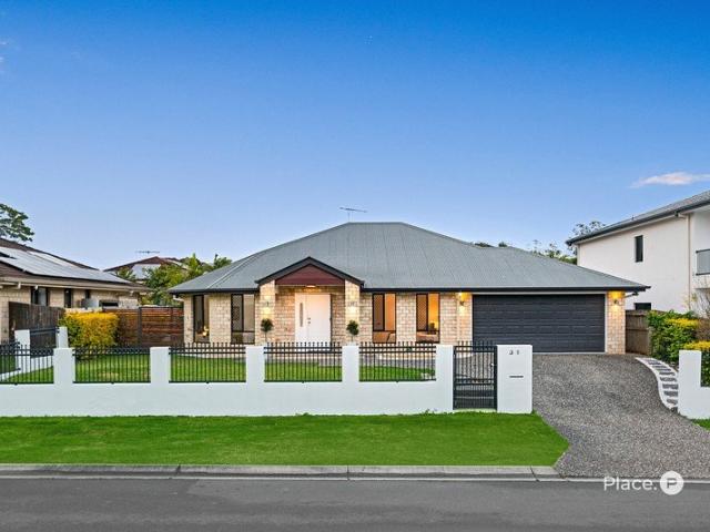 Immaculately Newly Renovated Family Living in a Prime Calamvale Location RARE LOWSET RESIDENCE | WALK TO CALAMVALE COMMUNITY COLLEGE