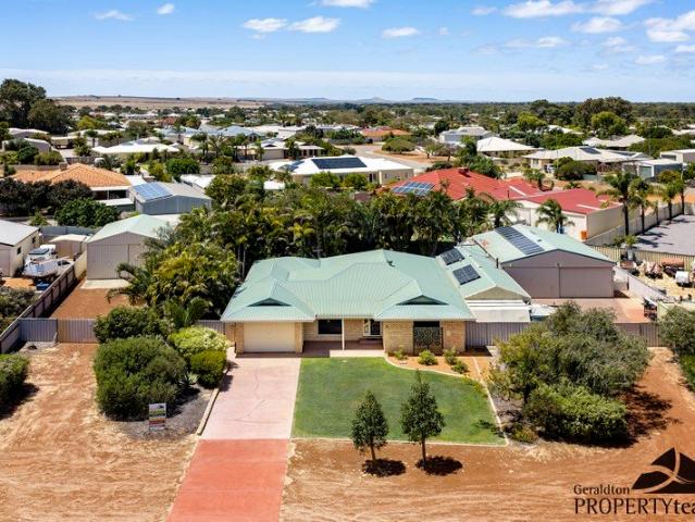 Immaculately presented, Massive sheds & Entertaining on a whole new level!