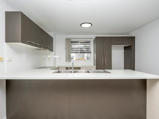 IMMACULATELY PRESENTED AND IDEALLY LOCATED RIVERWAY LIFESTYLE