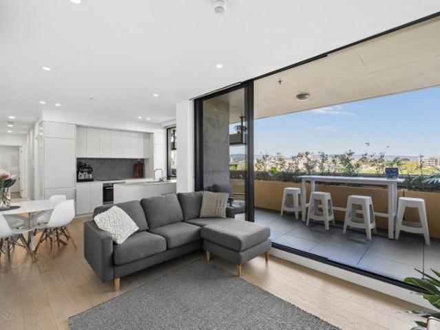 Immaculately Presented Apartment with Park Views