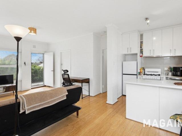 Immaculately Presented Apartment in a Highly Desirable Location