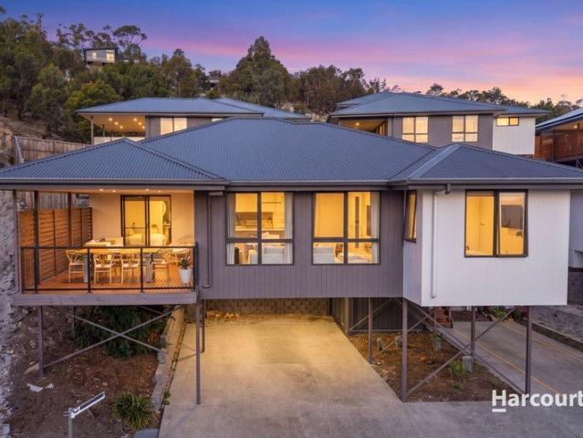 Immaculately Presented Contemporary Villa