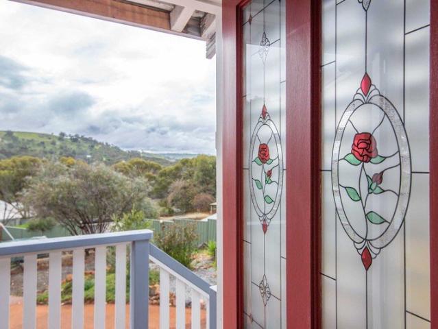 Immaculately Presented Country Cottage