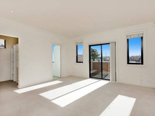 Immaculately Presented Double Brick Duplex – A Hidden Gem