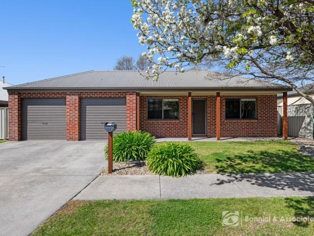 IMMACULATELY PRESENTED FAMILY HOME IN A CONVENIENT LOCATION