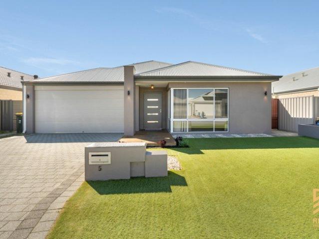 Immaculately Presented Family Home In A Prime Locale!