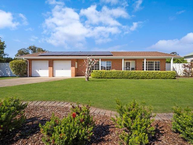 Immaculately Presented Family Home with Outstanding Shedding