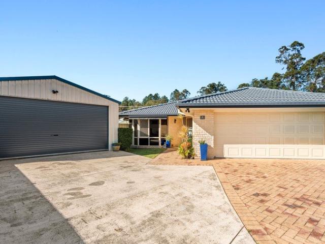 Immaculately Presented Family Home with Shed & Pool!