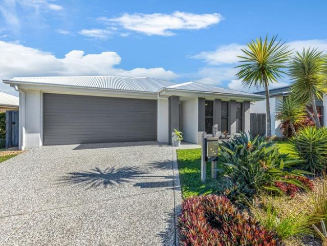 Immaculately Presented Family Living With Pool!