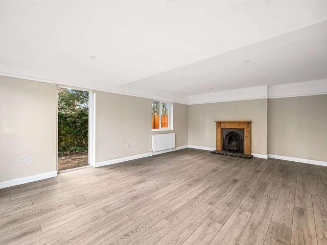 Immaculately presented four bedroom detached chalet bungalow located in a sought after road in Sarratt. Available 12th November and offered unfurnished
