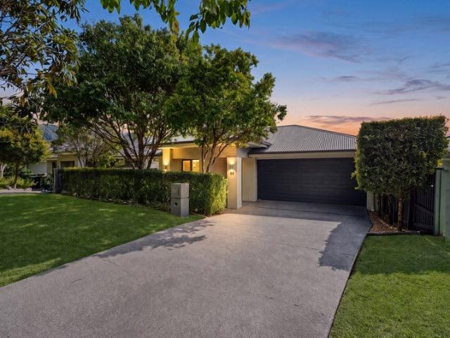 IMMACULATELY PRESENTED HERITAGE GARDENS HOME WITH NATURE RESERVE BACKDROP!