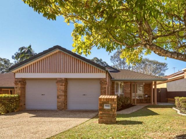 Immaculately Presented Home Backing onto Parklands