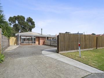 IMMACULATELY PRESENTED HOME IN A GREAT LOCATION