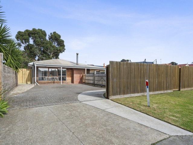 IMMACULATELY PRESENTED HOME IN A GREAT LOCATION