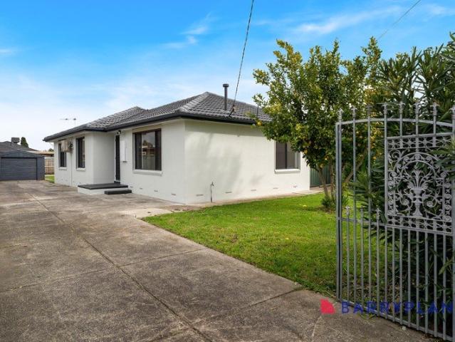 IMMACULATELY PRESENTED HOME IN GREAT LOCATION!