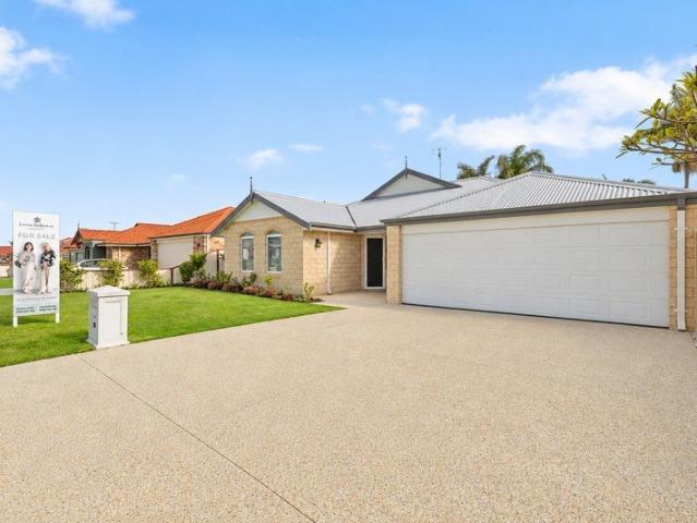 IMMACULATELY PRESENTED IN SOUGHT AFTER MARINERS COVE