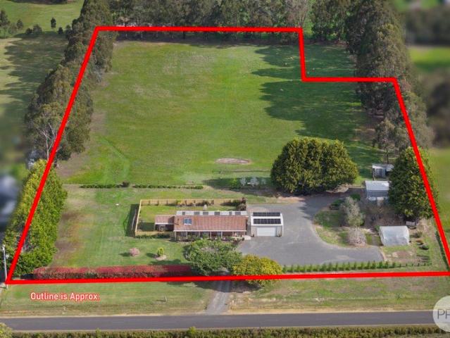 Immaculately Presented Lifestyle Property on Approximately 5 Acres