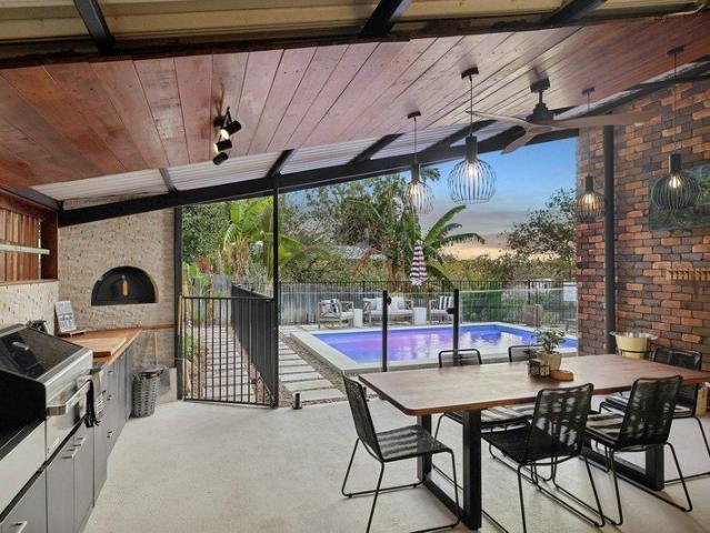Immaculately Presented Living in a Peaceful Frenchville Cul de Sac