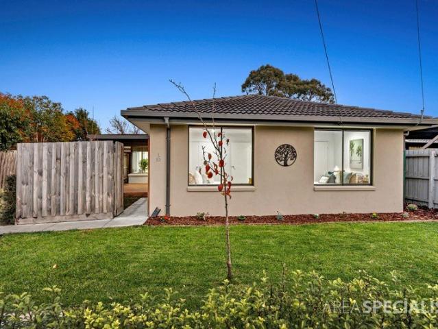 Immaculately Presented Renovated Unit in Central Cranbourne.