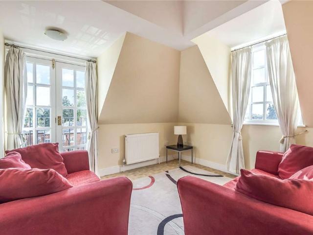 Immaculately presented two bedroom furnished apartment in central Winchester