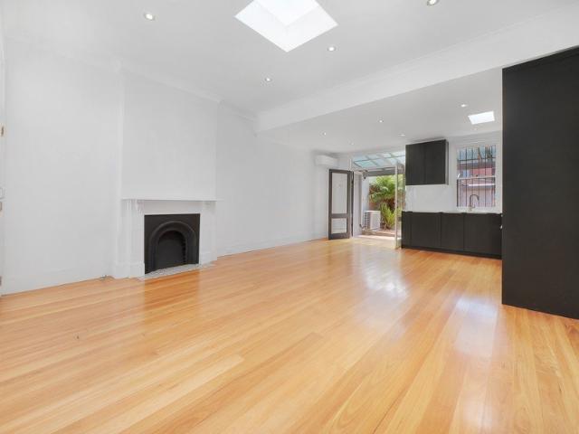 Immaculately Presented Terrace with Sunny Courtyard & Parking!