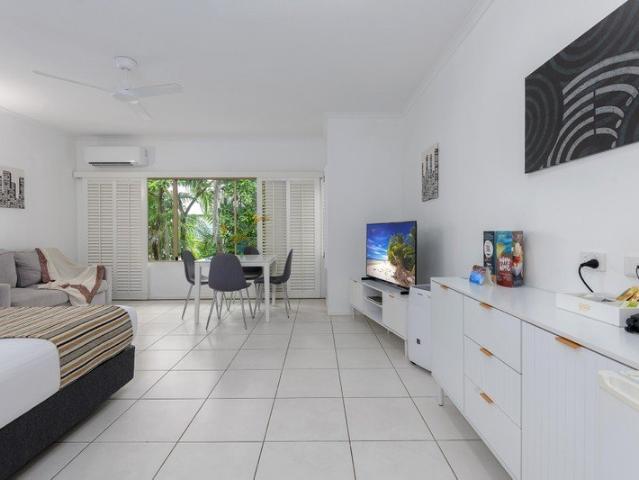 IMMACULATELY PRESENTED TOP FLOOR APARTMENT IN RAMADA RESORT