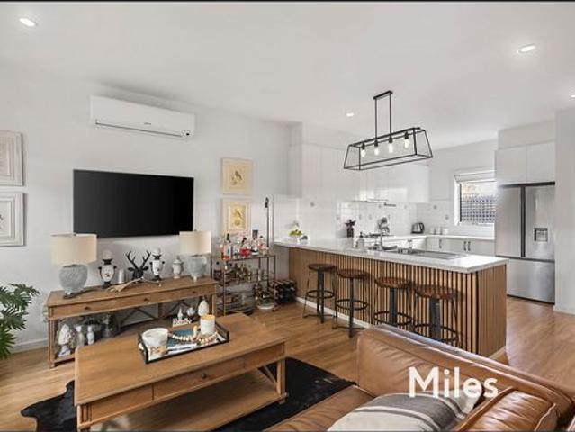 IMMACULATELY PRESENTED TOWNHOUSE
