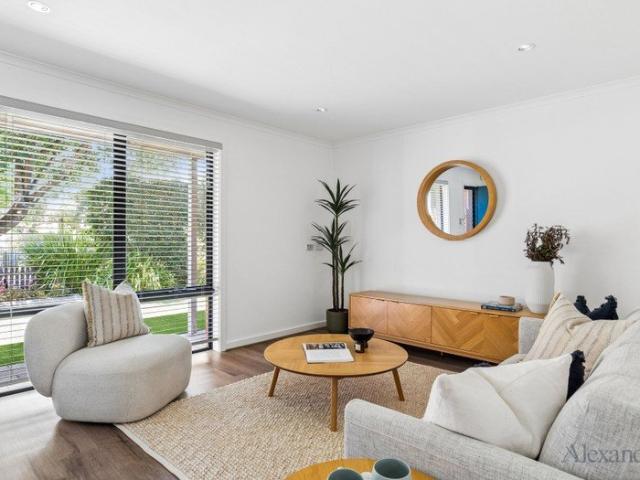 Immaculately Presented Townhouse in a Convenient City Fringe Setting