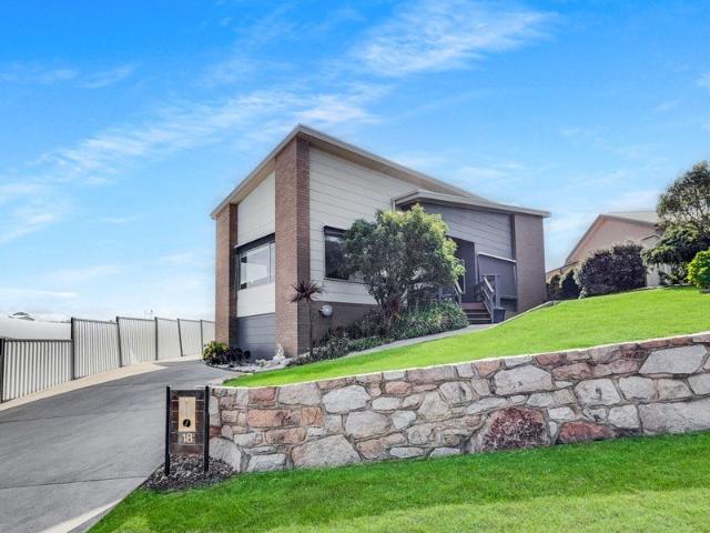 IMMACULATELY PRESENTED WITH STUNNING WATER VIEWS