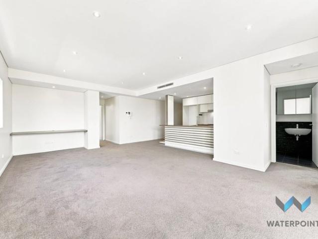 Immaculately Presented 2 bedroom Apartment Overlooking Campbell Park