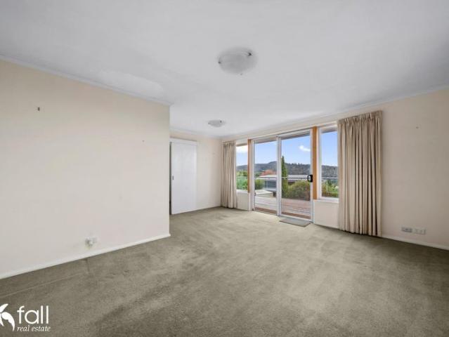 Immaculately presented 2 Bedroom Home