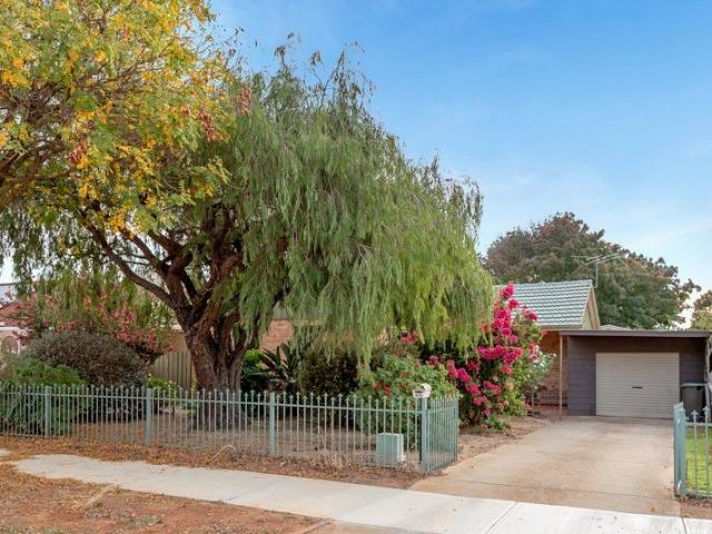 Immaculately presented 3 bedroom home with extended games/rumpus room