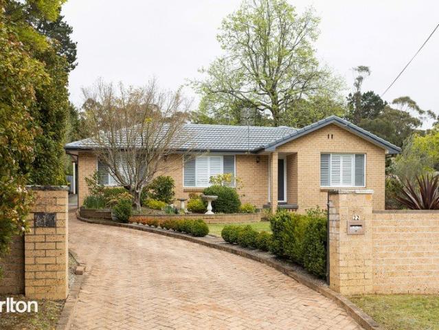 Immaculately Presented 4 Bedroom Brick Residence on a Spacious Block Immaculate presentation. Generous proportions. Exceptional family living