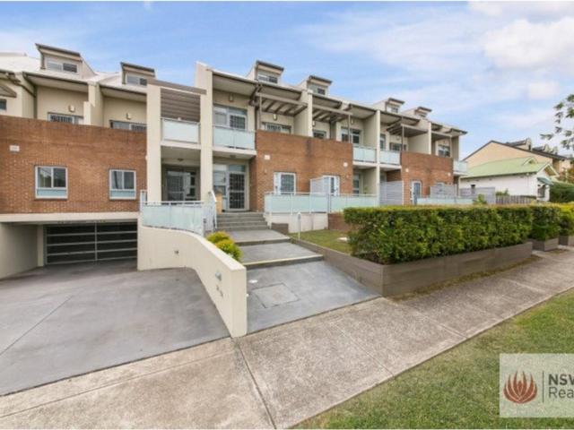 Immaculately Presently 3 Bedroom Townhouse