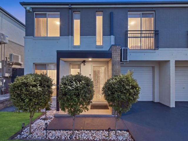 Immaculately Renovated Duplex in the Edgewood Estate