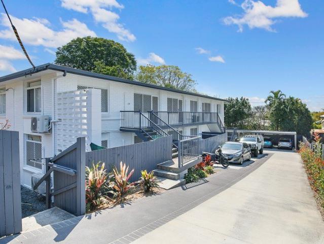Immaculately renovated in a prime location, large courtyard and pet friendly!