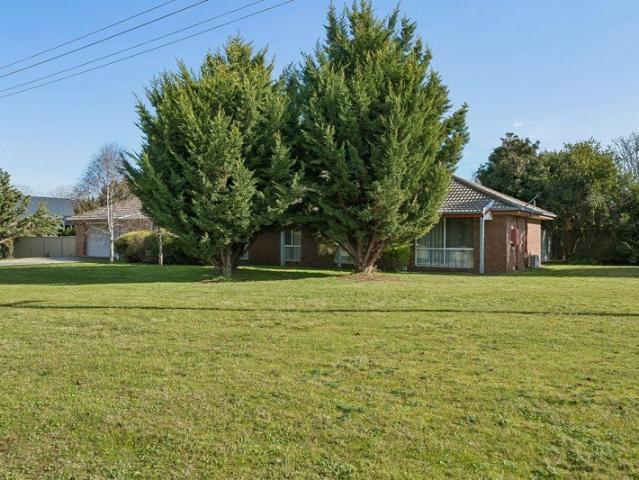 Immaculatey Presented Family Home Close to all Facilities