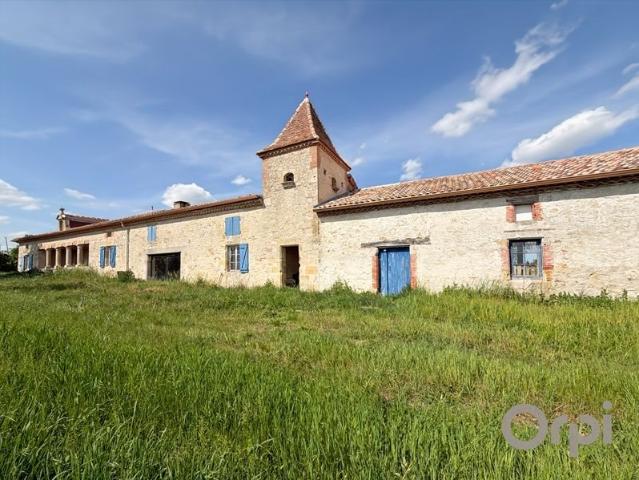 Immense bâtisse XVIIIème tout proche des chemins de St Jacqu. 543m² Miradoux