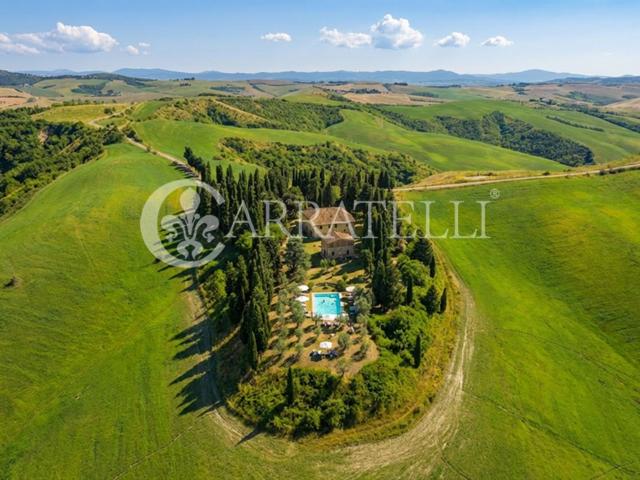 Immersa nel dolce e autentico paesaggio che circonda Volterr. 700m² Volterra