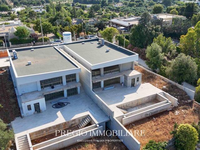 Immersa nel paesaggio esclusivo della Valle d'Itria, la Selv. 450m² Fasano