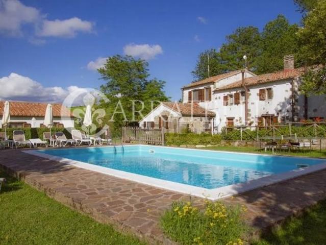 Immersa nella quiete della campagna toscana e situata ai mar. 300m² Arcidosso