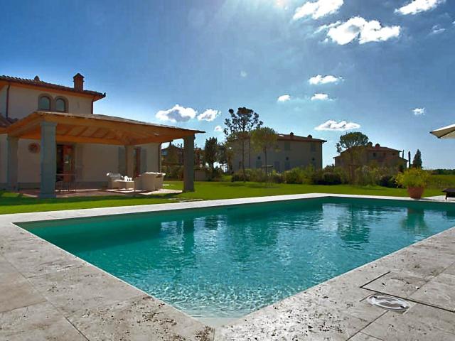 Immersa tra le morbide colline toscane, questa villa rappres. 246m² Cortona