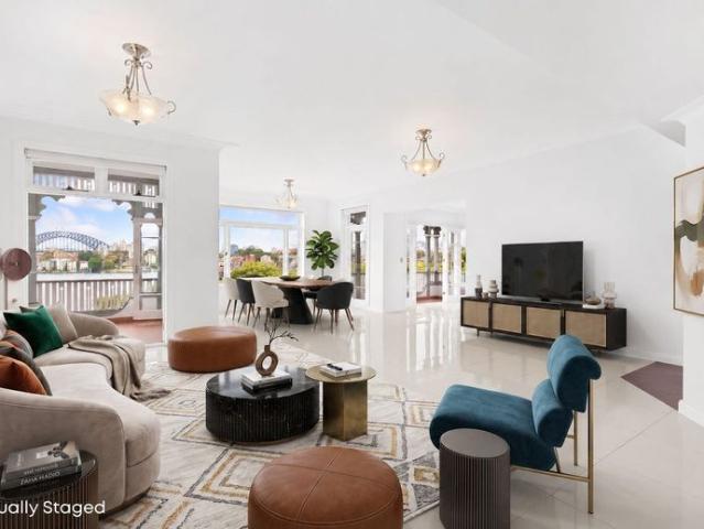 Immerse yourself in this Spectacular apartment with Views of Opera House and Harbour Bridge! 3 minutes walk to Cremorne Point Ferry