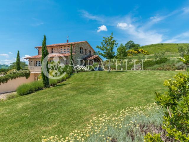 Fabro, immerso nella splendida campagna umbra, elegante casa. 320m² Fabro
