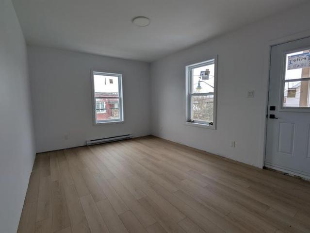 Immeuble 478 488 Rue Principale Nord, Richmond Magnifique 4 ½ Refait à Neuf Richmond